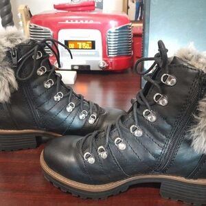 Kaari Blue Black Fur-Trimmed Winter Boots